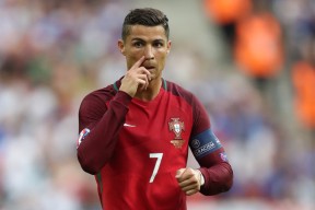 星空官网-中超球队前锋个人能力训练加强，中国足球某前锋